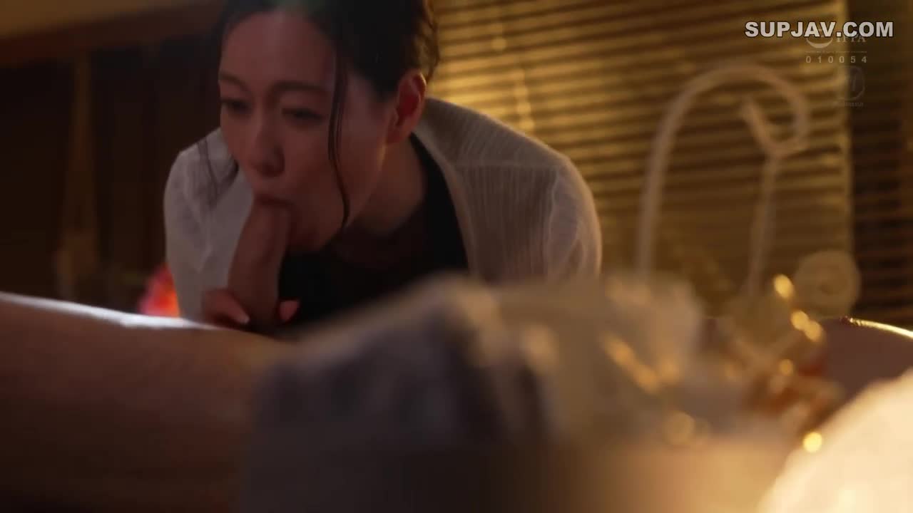 Em gái hàng xóm mở tiệm spa trong khi chồng yêu đi làm ăn, sự thiếu thốn đã làm cô…